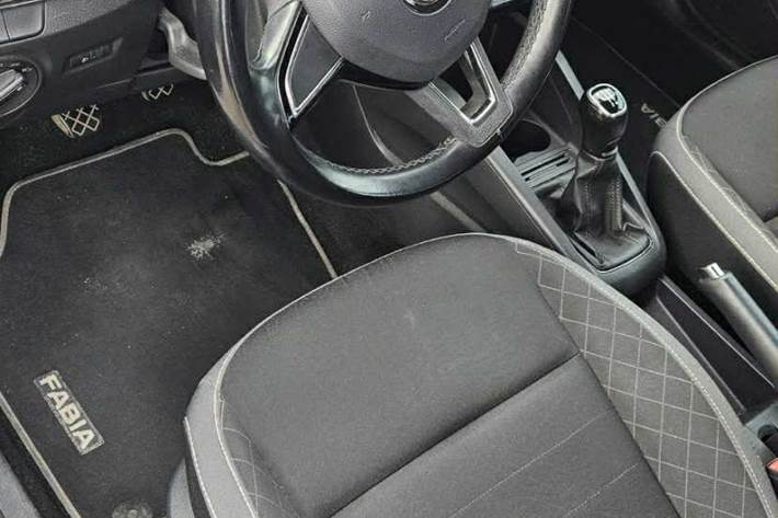 Grå Skoda Fabia fra 2018