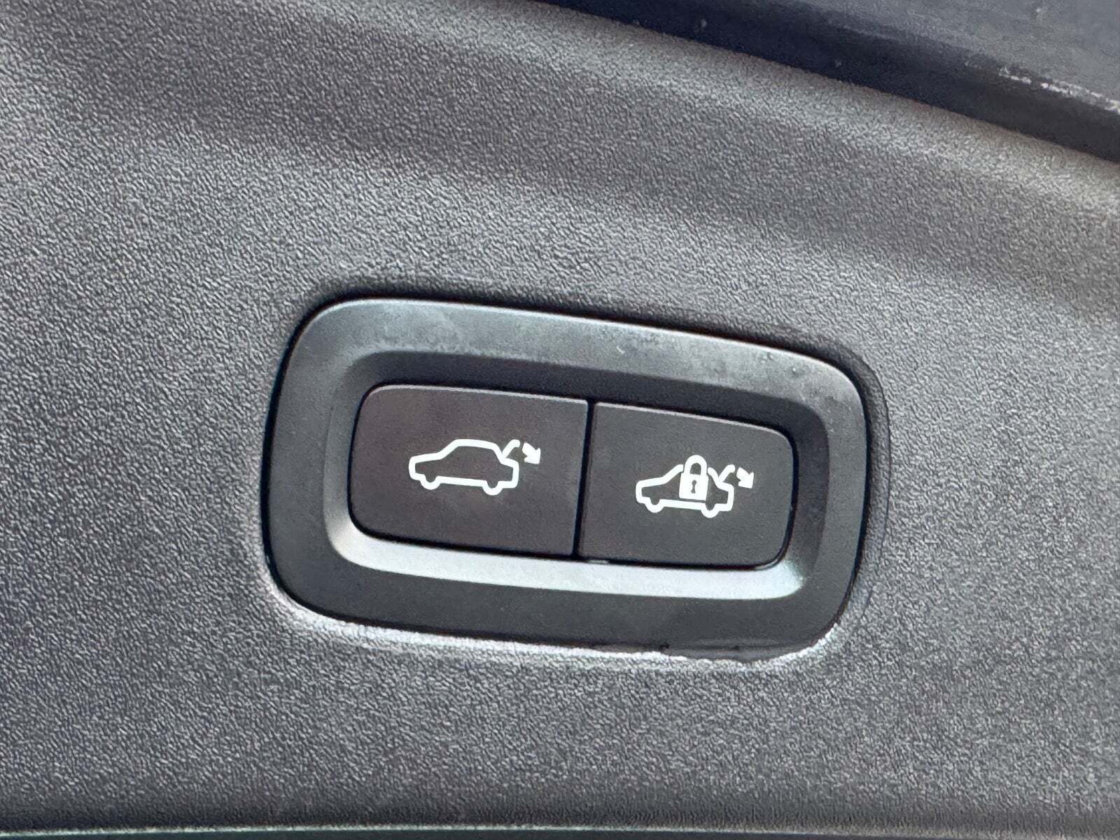 Blå Polestar 2 fra 2024