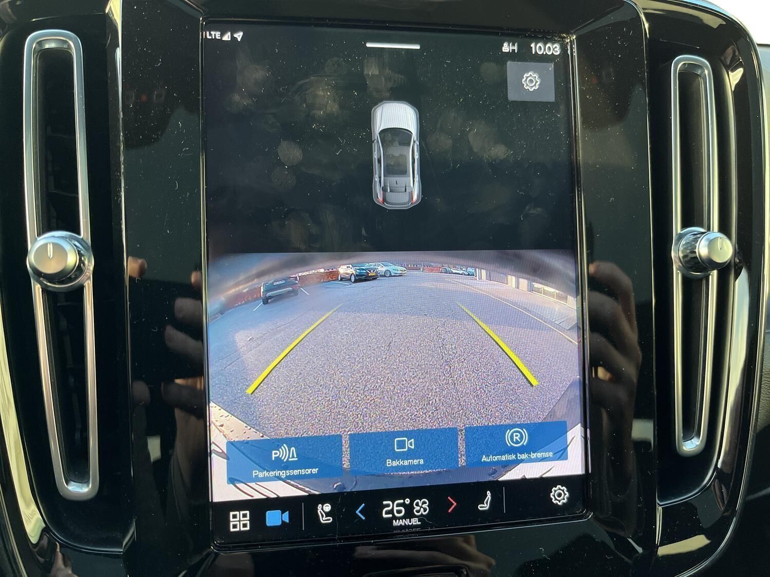 Grå Volvo C40 fra 2023