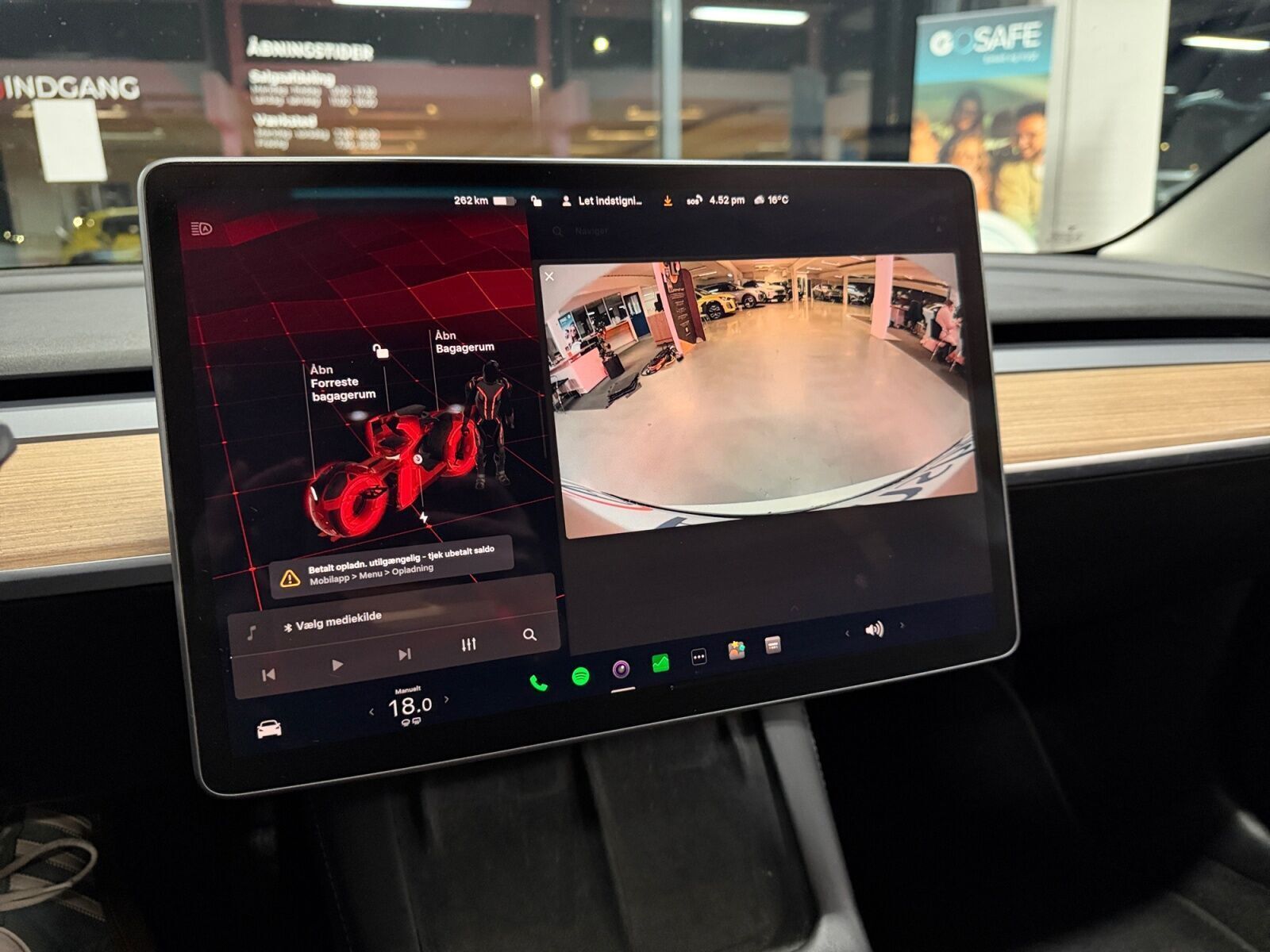 Hvid Tesla Model 3 fra 2023