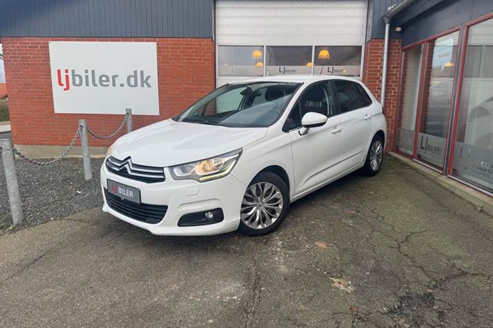 Hvid Citroën C4 fra 2016 set udefra