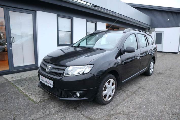 Sort Dacia Logan fra 2014 set udefra