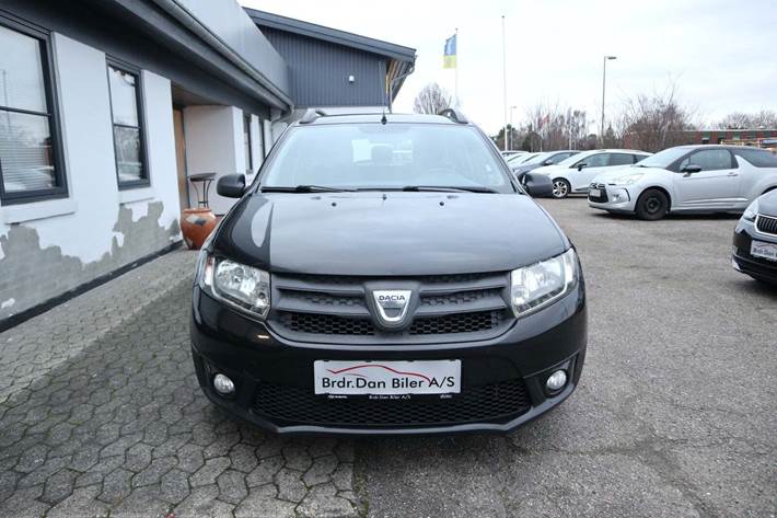Sort Dacia Logan fra 2014 set udefra