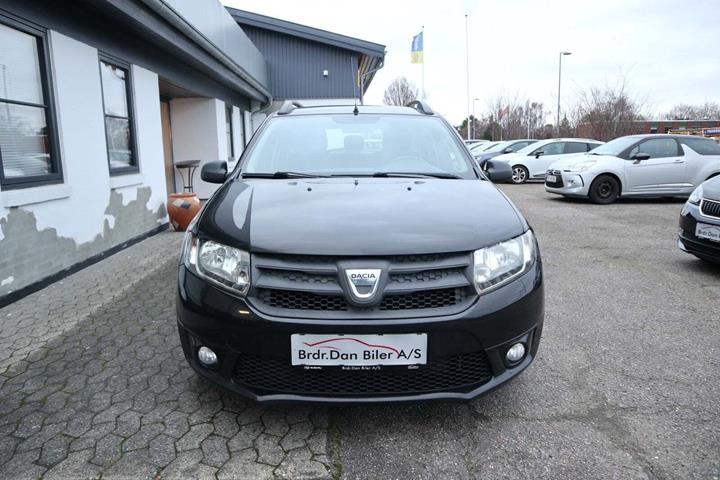 Sort Dacia Logan fra 2014 set udefra