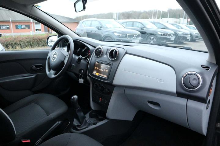 Sort Dacia Logan fra 2014