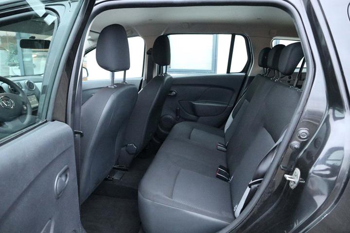 Sort Dacia Logan fra 2014
