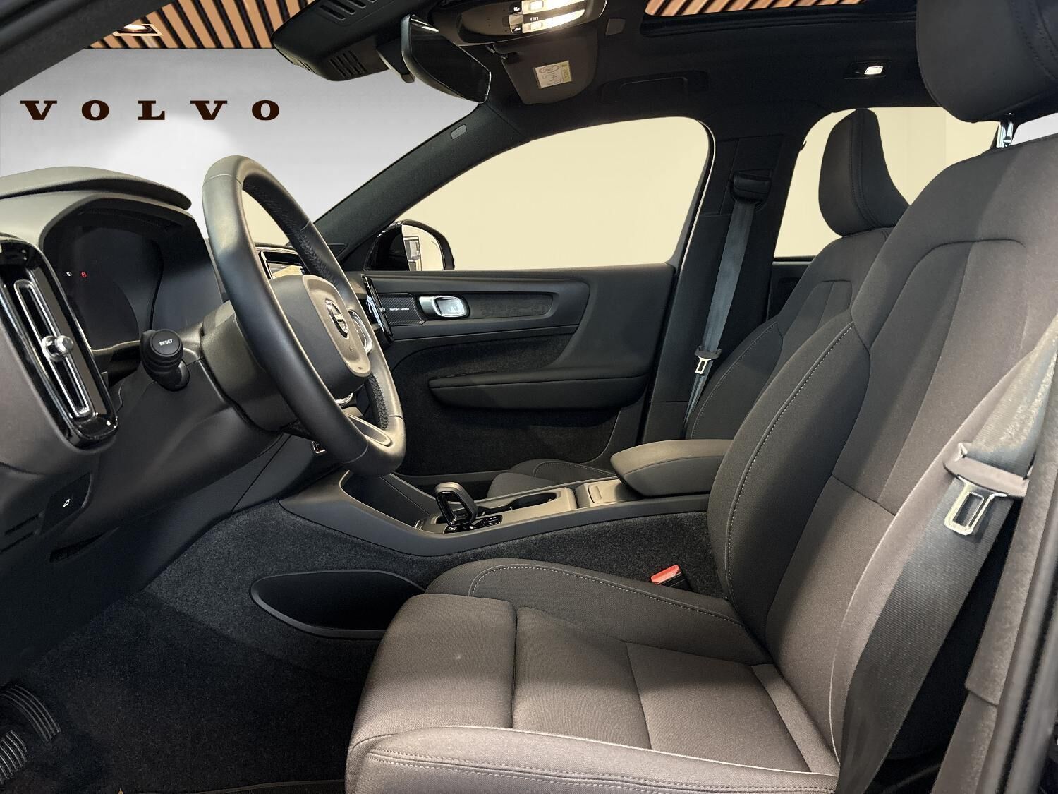 Volvo EX40 Extended Range Black Edition