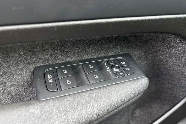 Sølv Volvo XC40 fra 2024