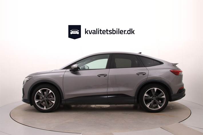 Grå Audi Q4 fra 2023