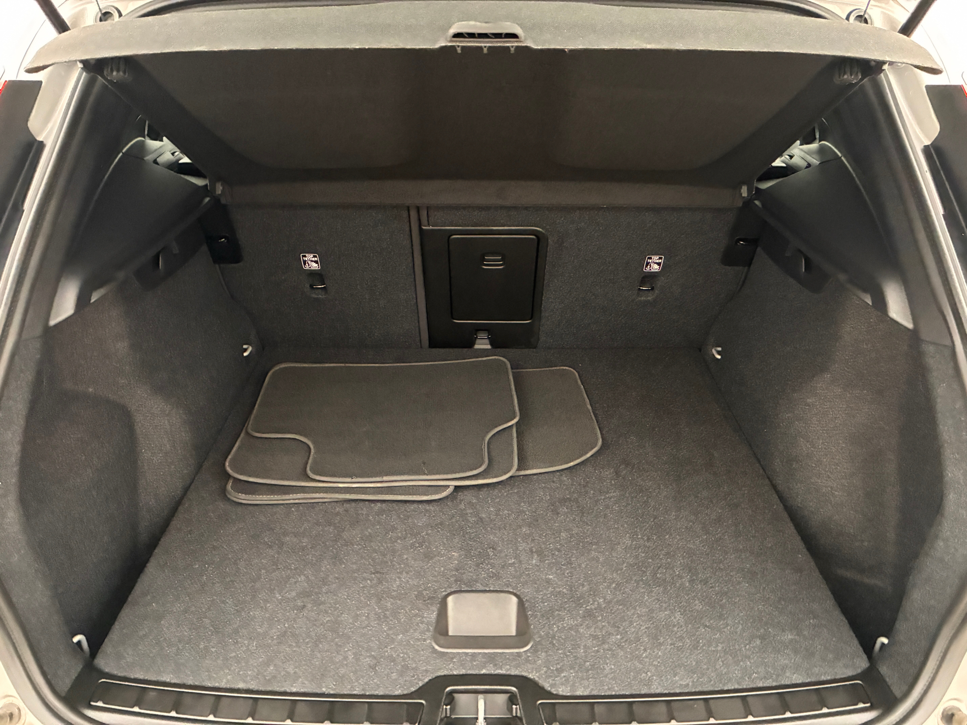 Sølv Volvo XC40 fra 2023