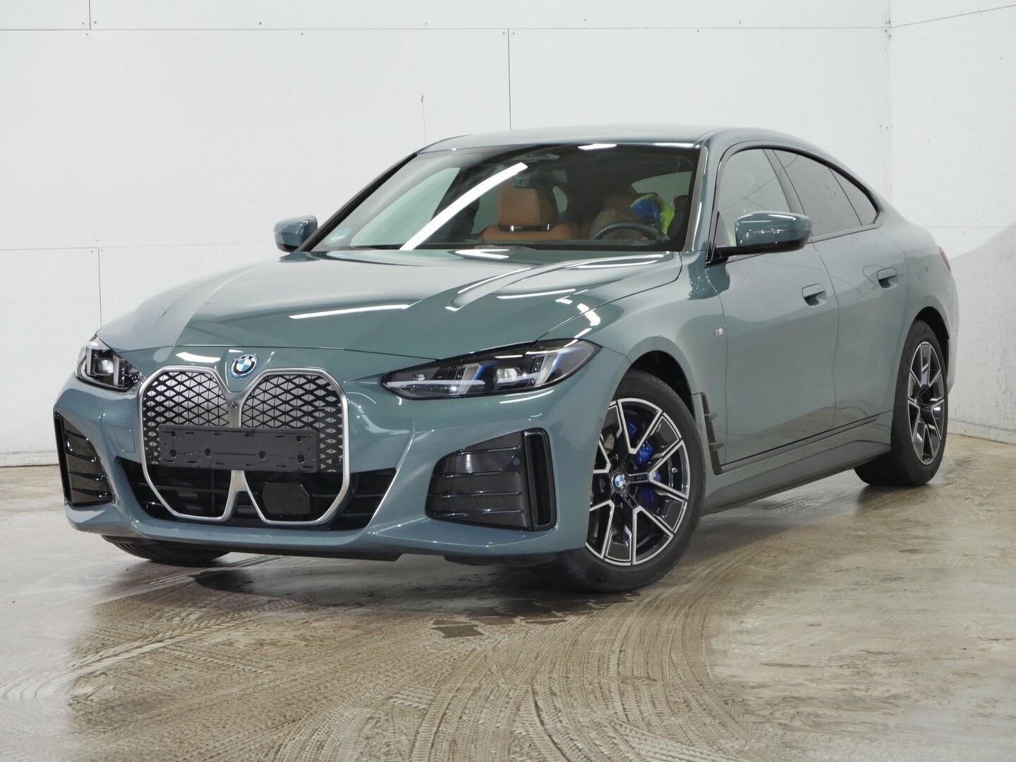 Grøn BMW i4 fra 2024