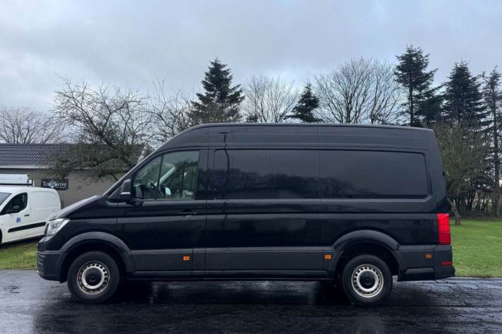 Sort VW Crafter 35 fra 2019