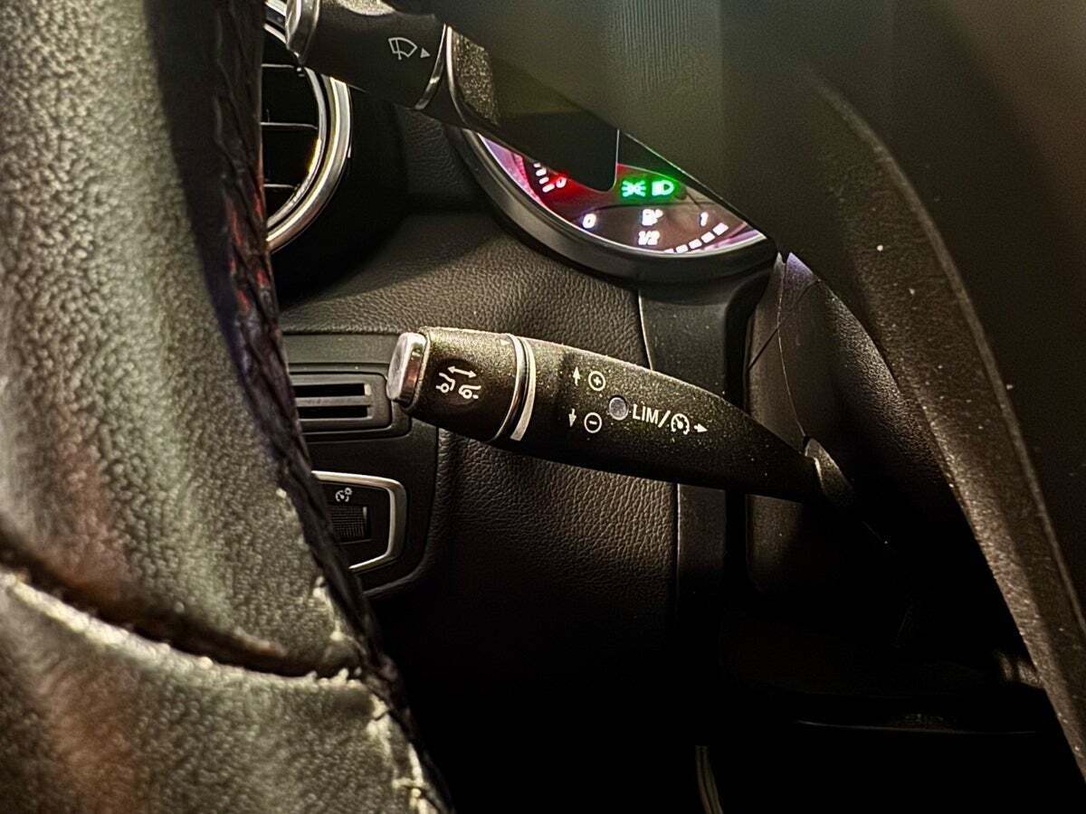 Grå Mercedes C220 d fra 2018