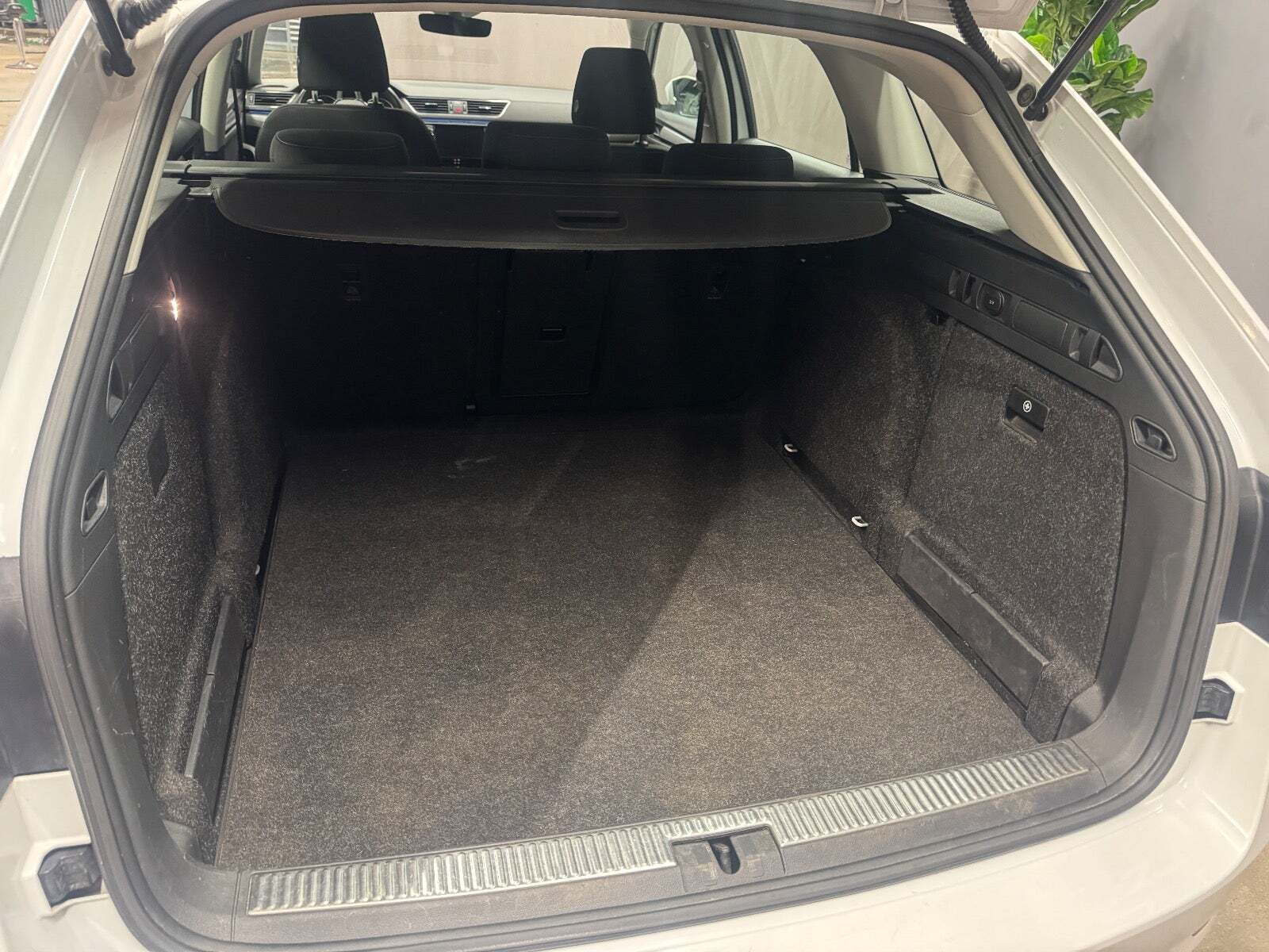 Hvid Skoda Superb fra 2017