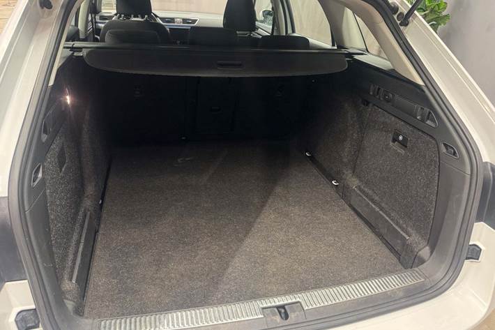 Hvid Skoda Superb fra 2017