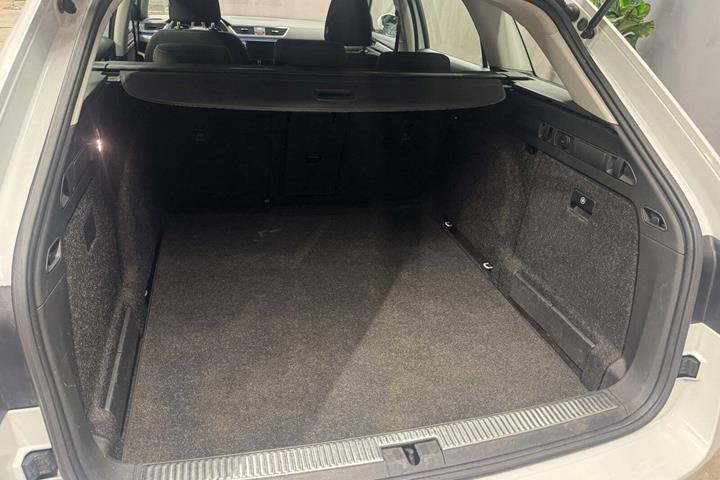 Hvid Skoda Superb fra 2017