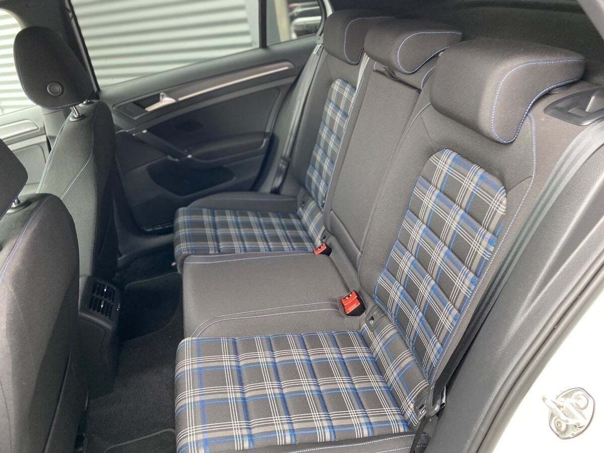 Hvid VW Golf VII fra 2020