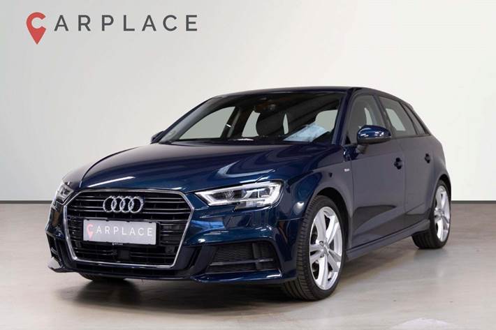Blå Audi A3 fra 2020 set udefra
