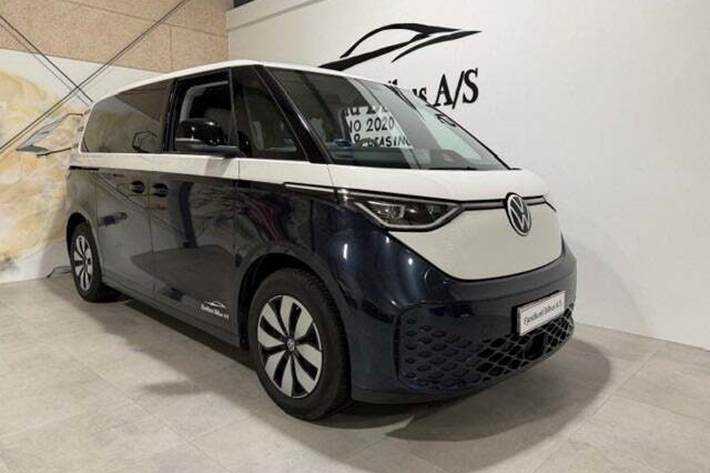 Blå VW ID.Buzz fra 2023 set udefra