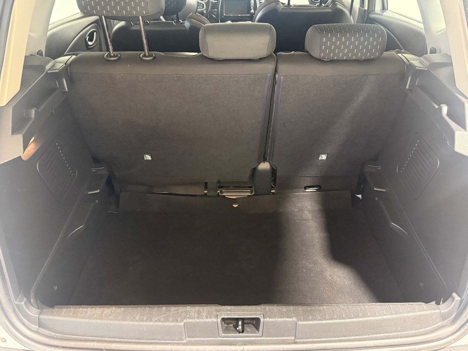 Sølv Renault Captur fra 2017