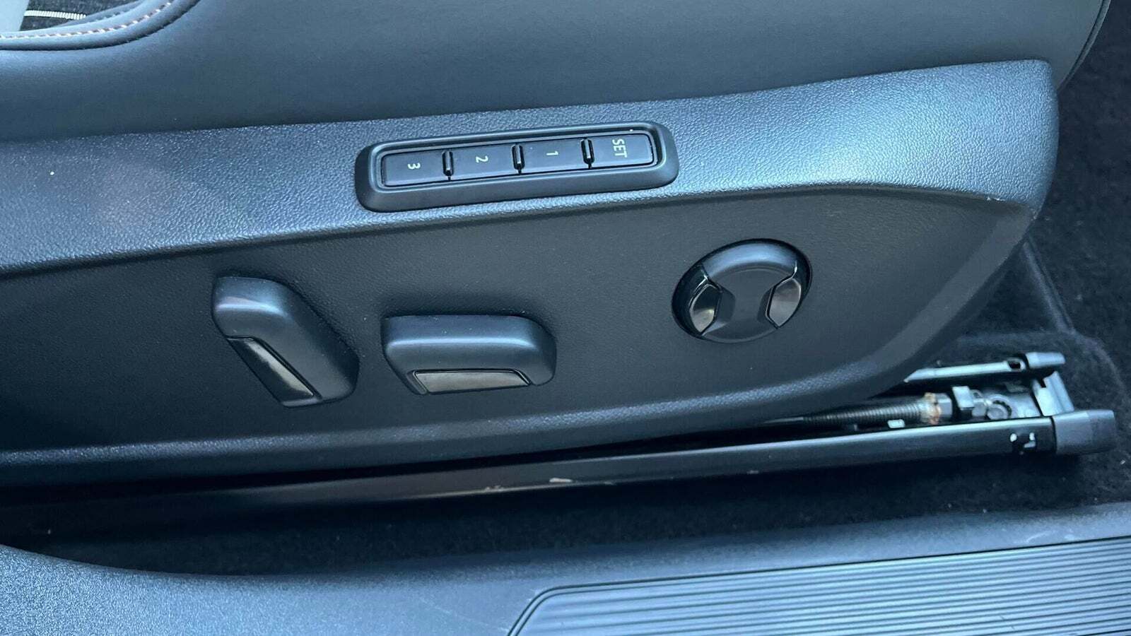 Grå Cupra Born fra 2025