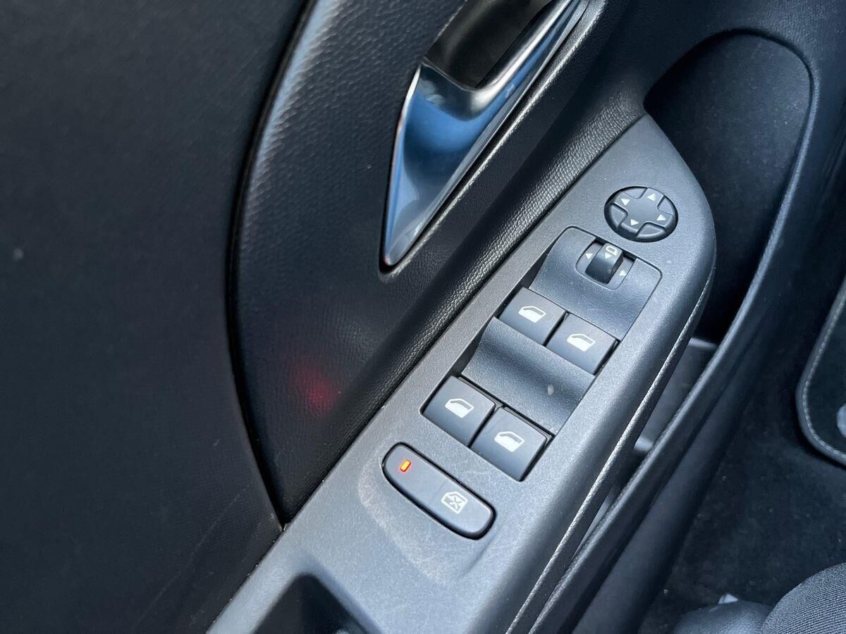 Rød Opel Corsa-e fra 2023