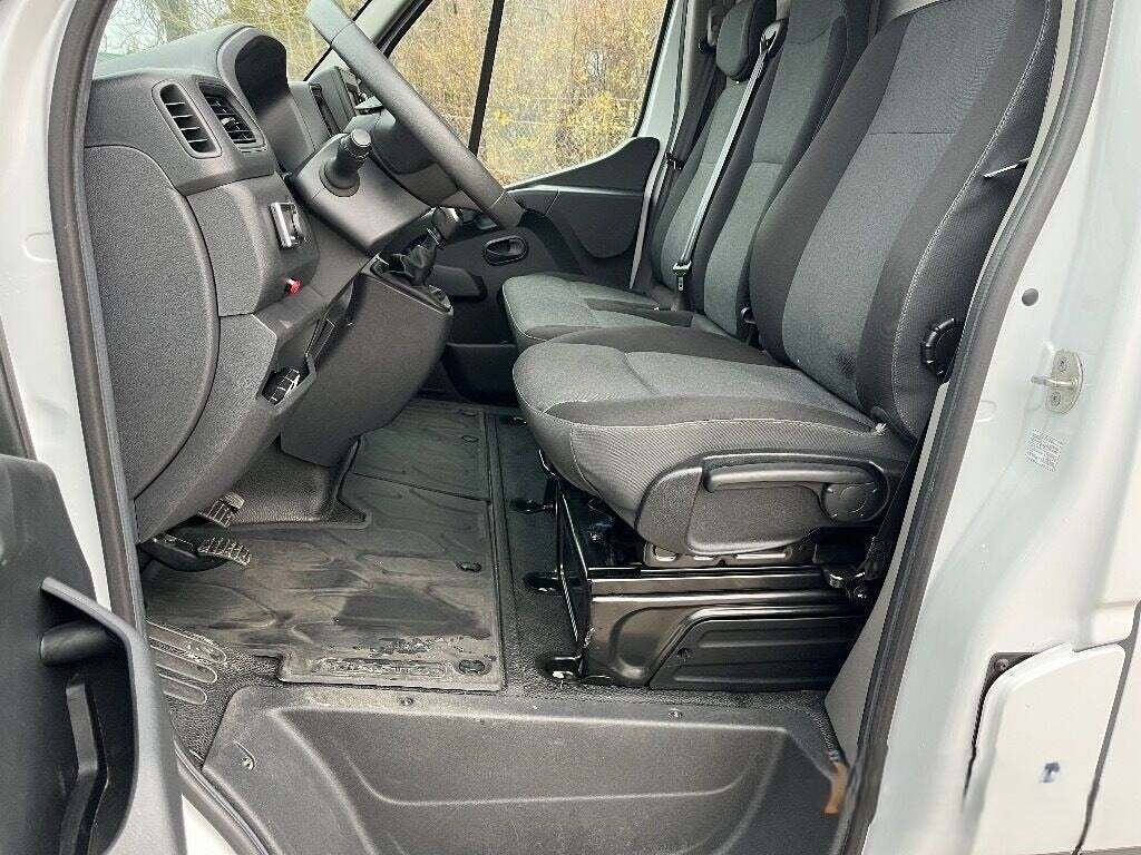 Renault Master IV T35 2,3 dCi 135 L2H2 Kassevogn