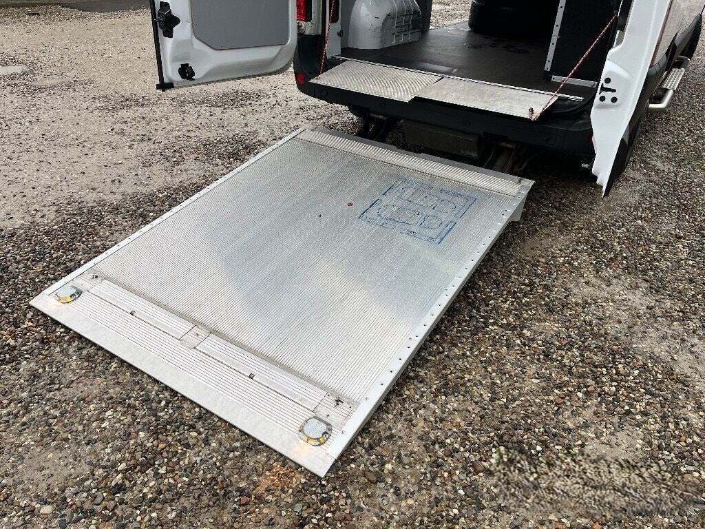 Renault Master IV T35 2,3 dCi 135 L2H2 Kassevogn