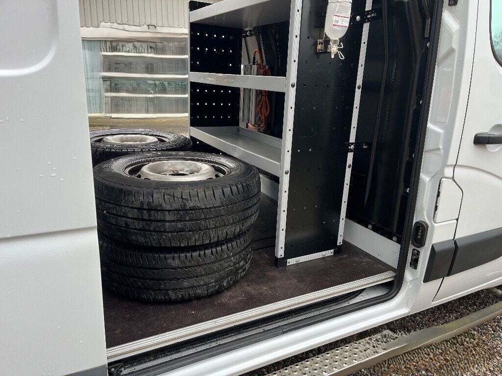 Hvid Renault Master IV T35 fra 2021