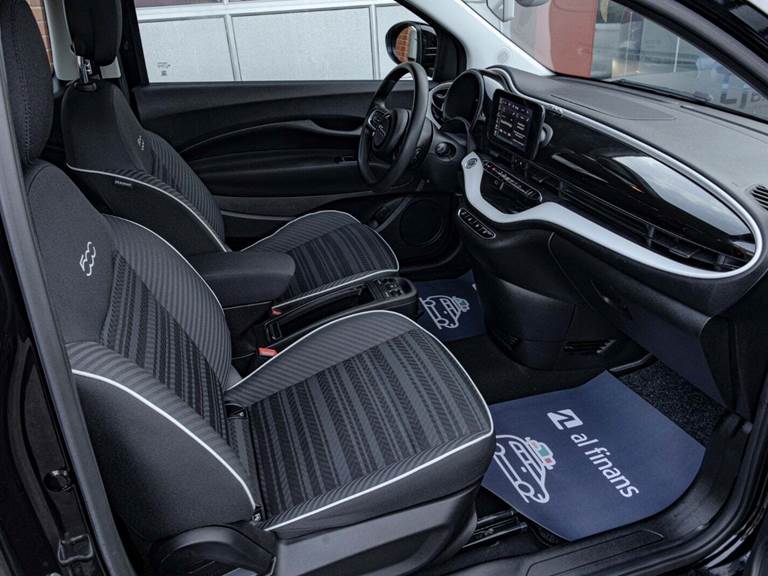Fiat 500e 24 Action