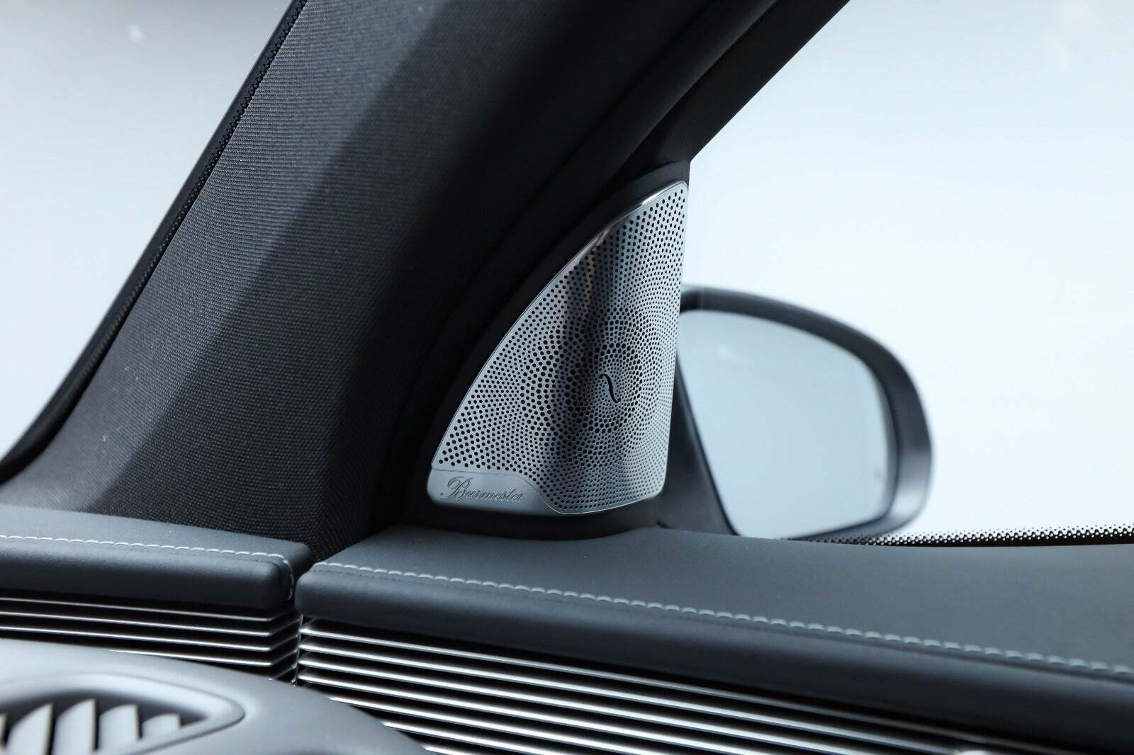 Grå Mercedes EQC400 fra 2020