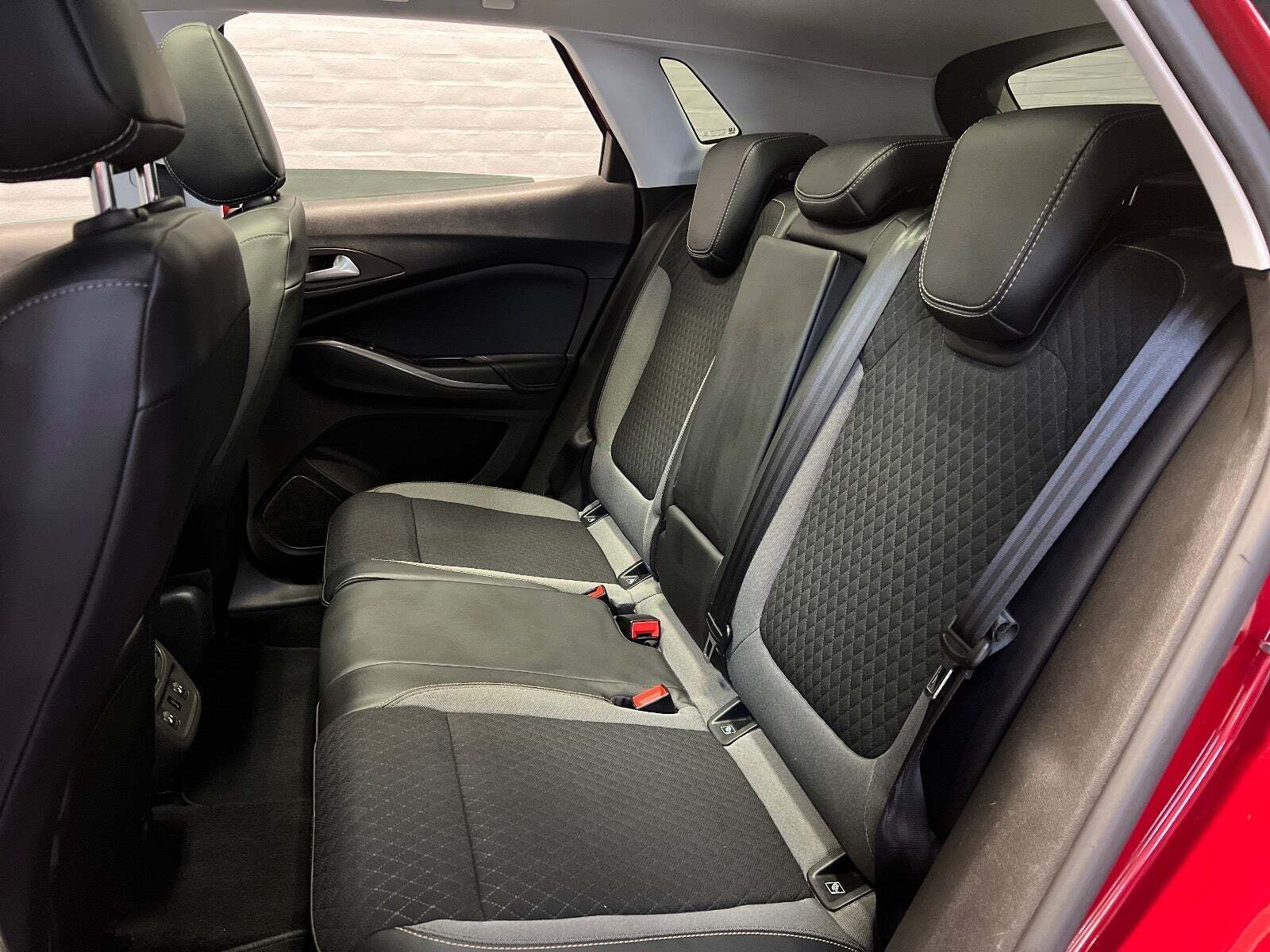 Rød Opel Grandland X fra 2019