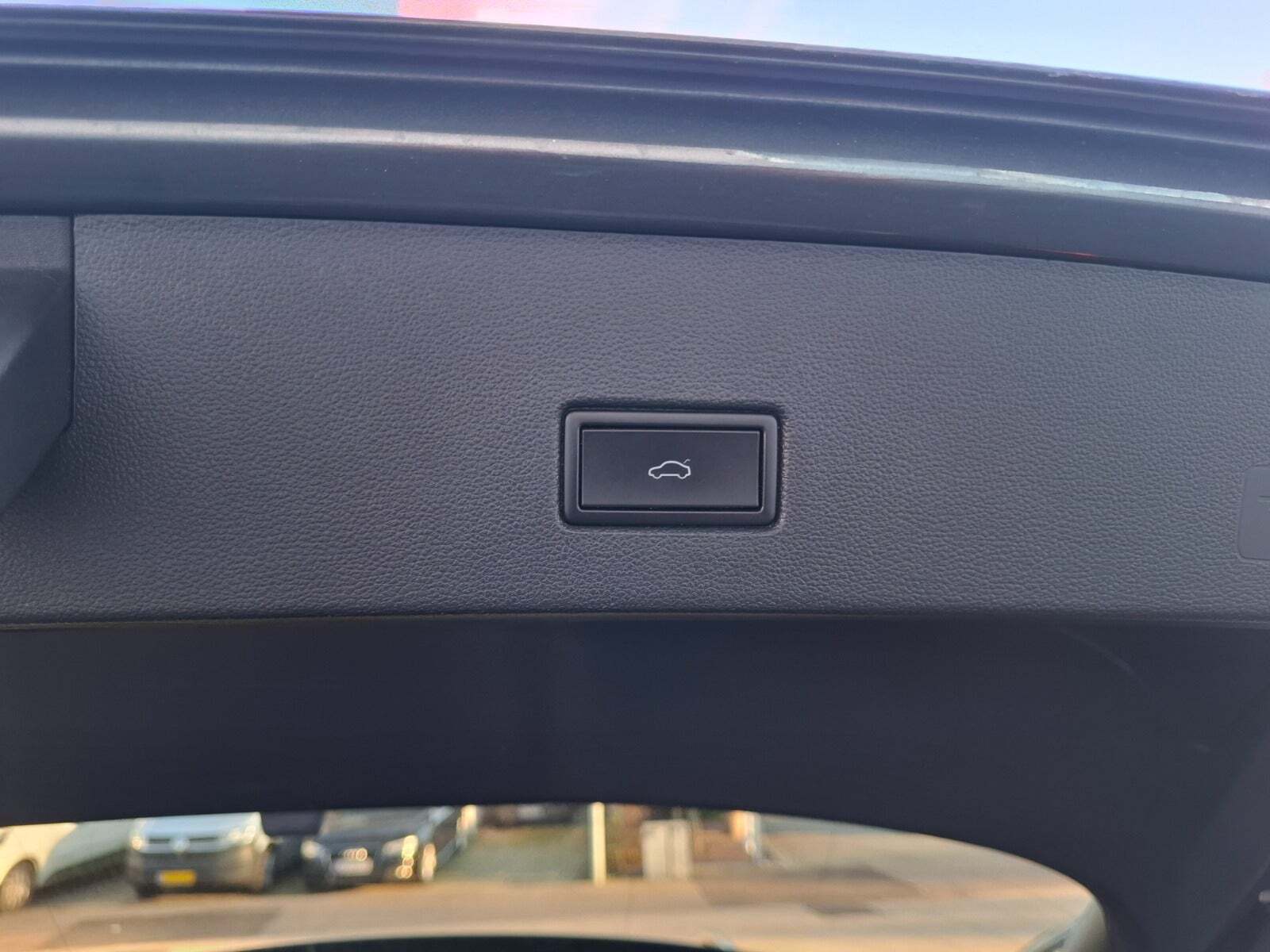 Grå VW T-Roc fra 2018