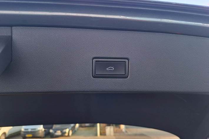 Grå VW T-Roc fra 2018