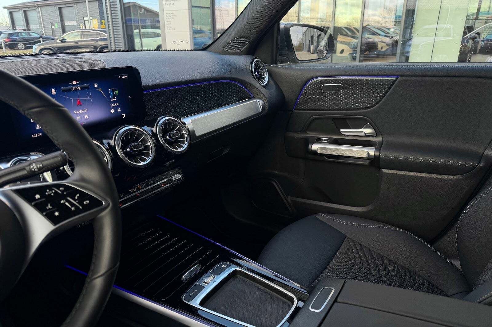 Grå Mercedes EQB250+ fra 2026