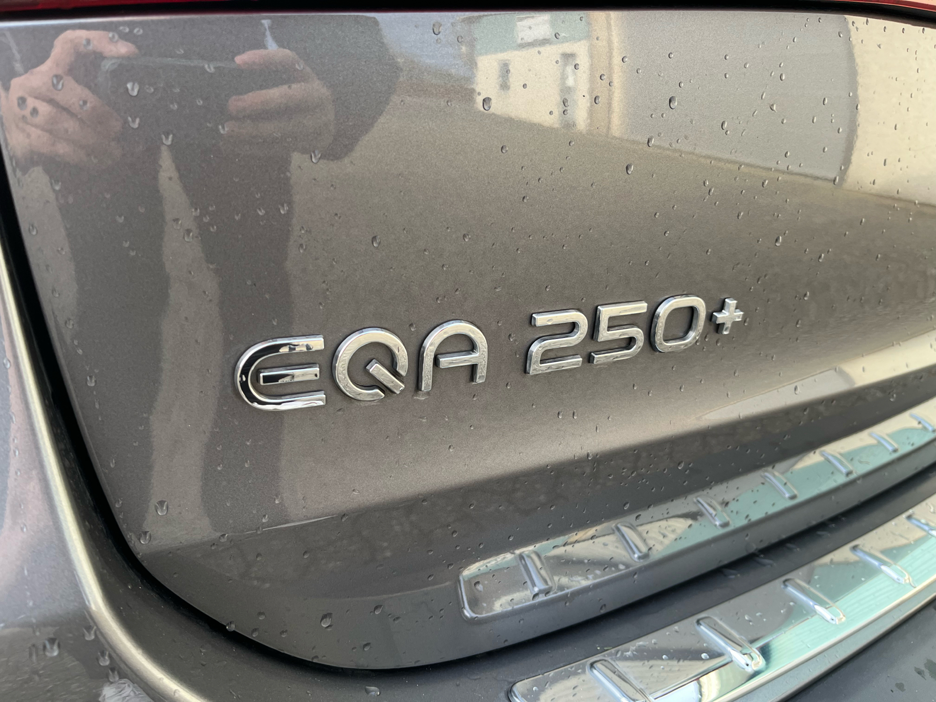 Grå Mercedes EQA 250+ fra 2025