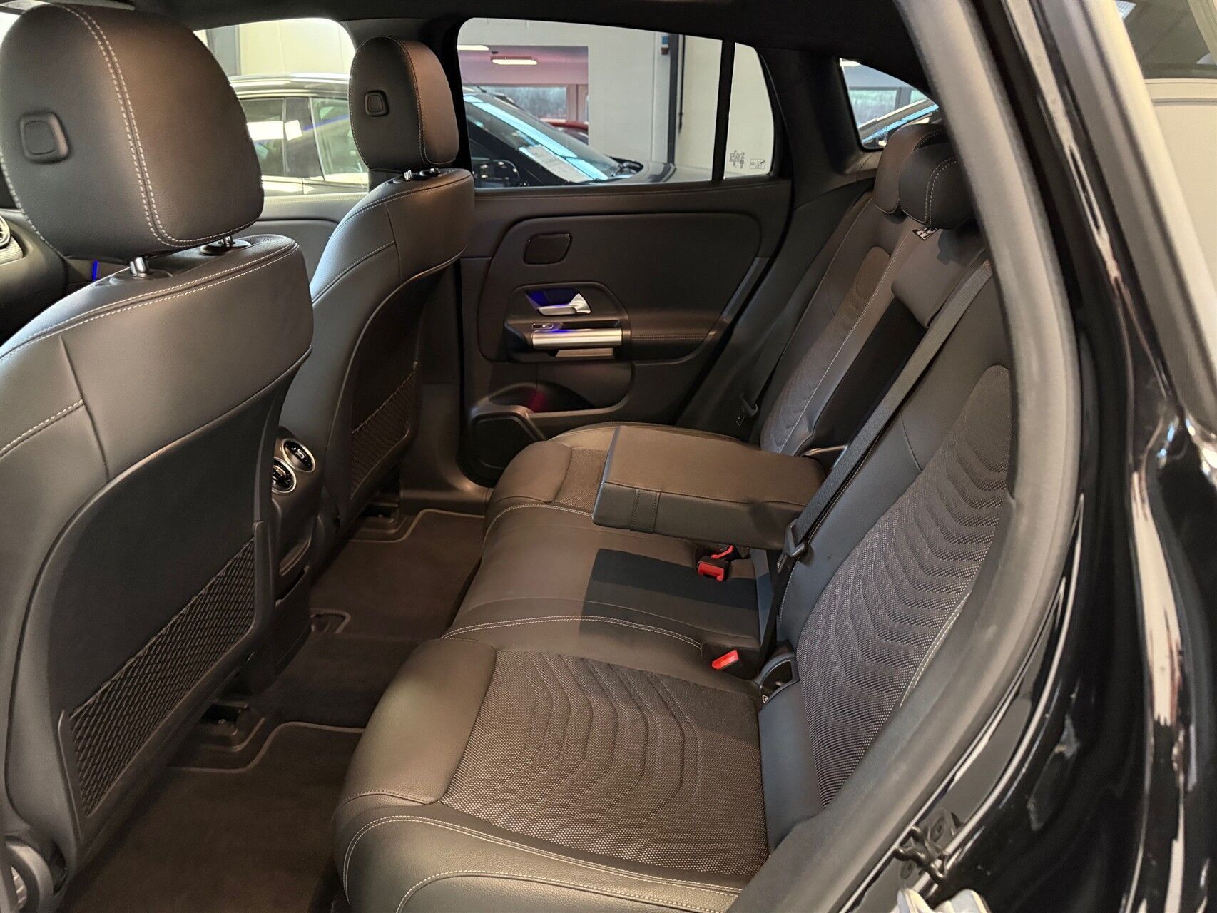 Sort Mercedes EQA 250 fra 2023