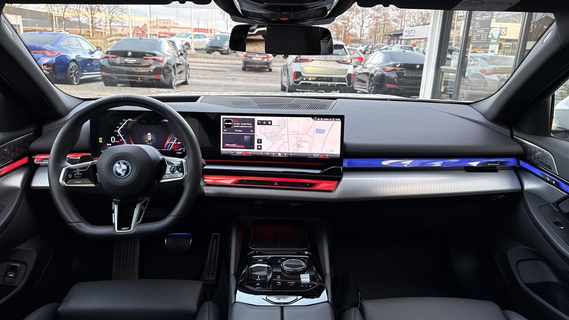 Hvid BMW i5 fra 2024