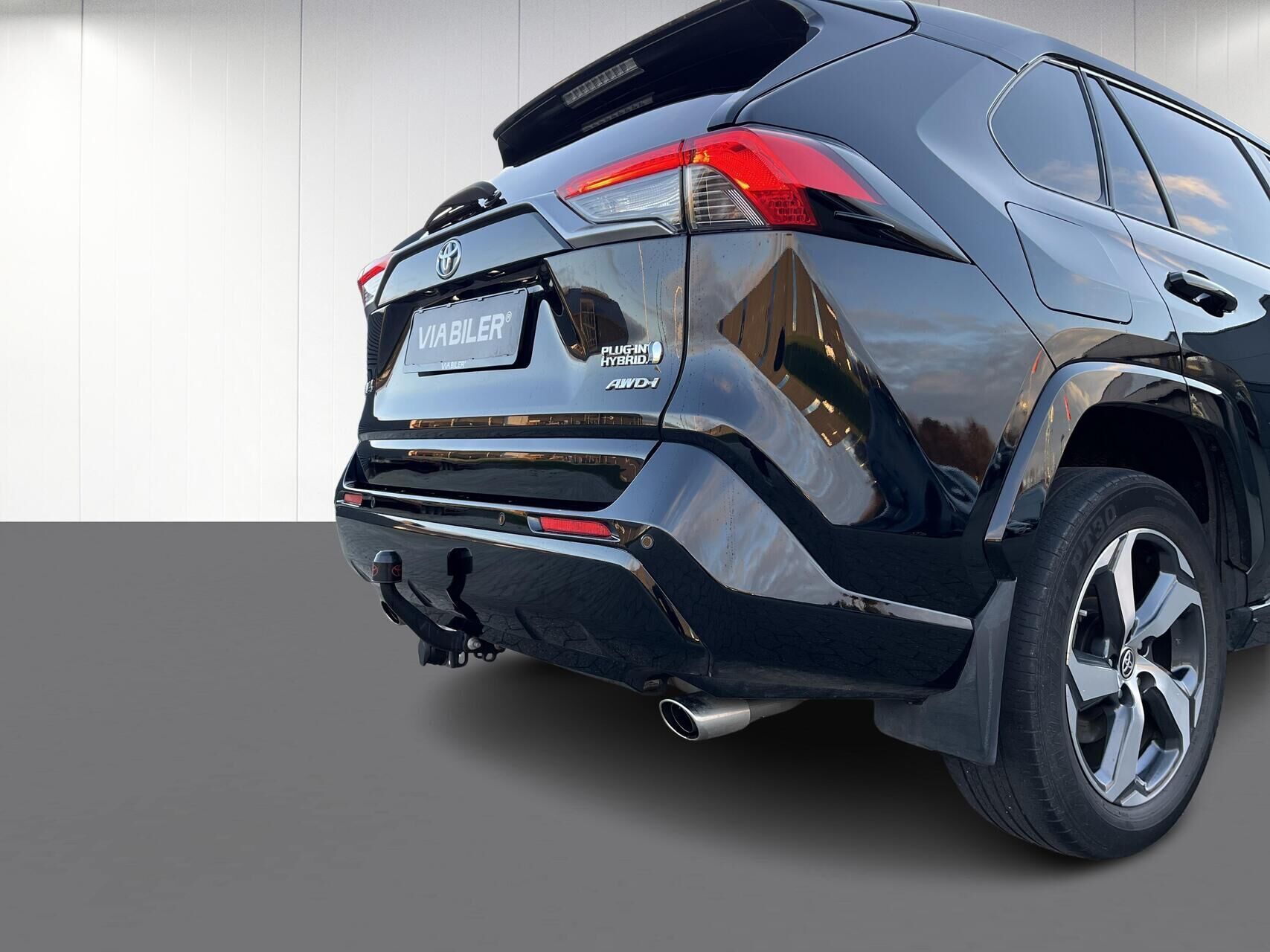 Sort Toyota RAV4 Plug-in fra 2021