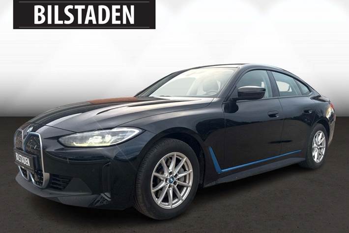 Sort BMW i4 fra 2023 set udefra