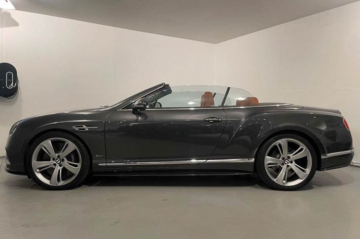 Grå Bentley Continental GTC fra 2016
