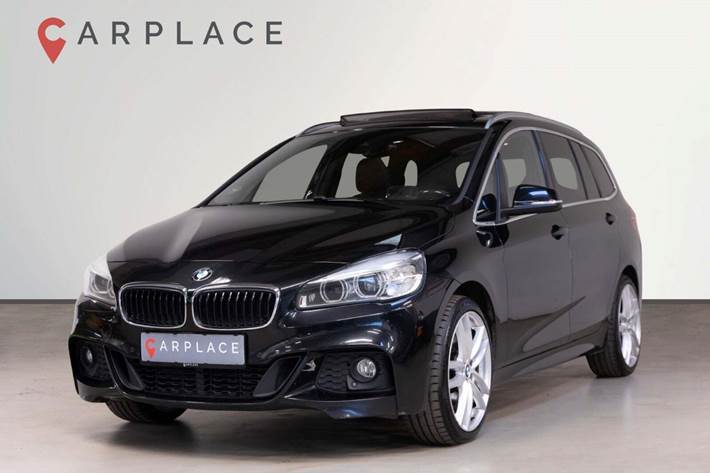 Sort BMW 220i fra 2016 set udefra
