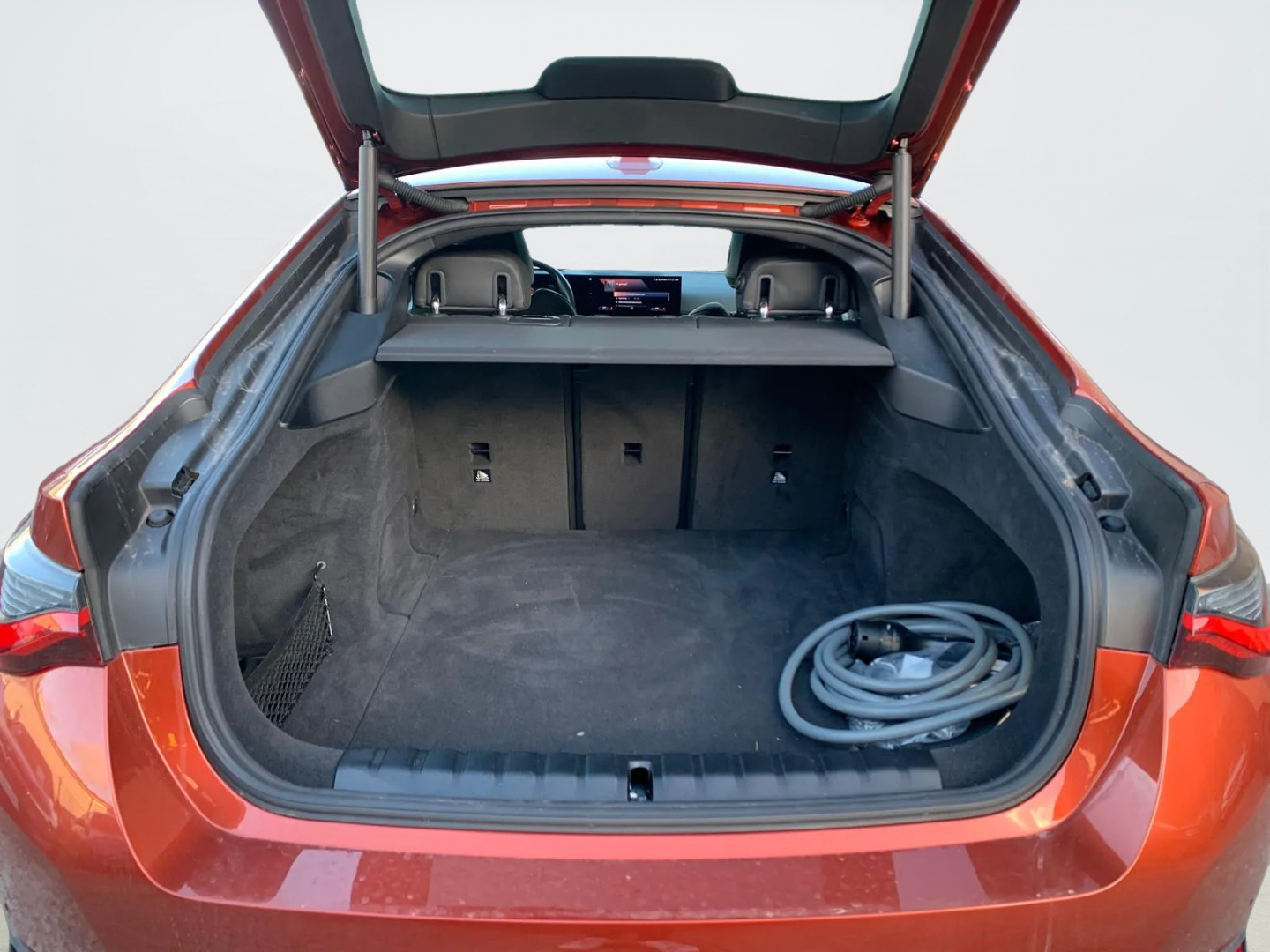 Orange BMW i4 fra 2023