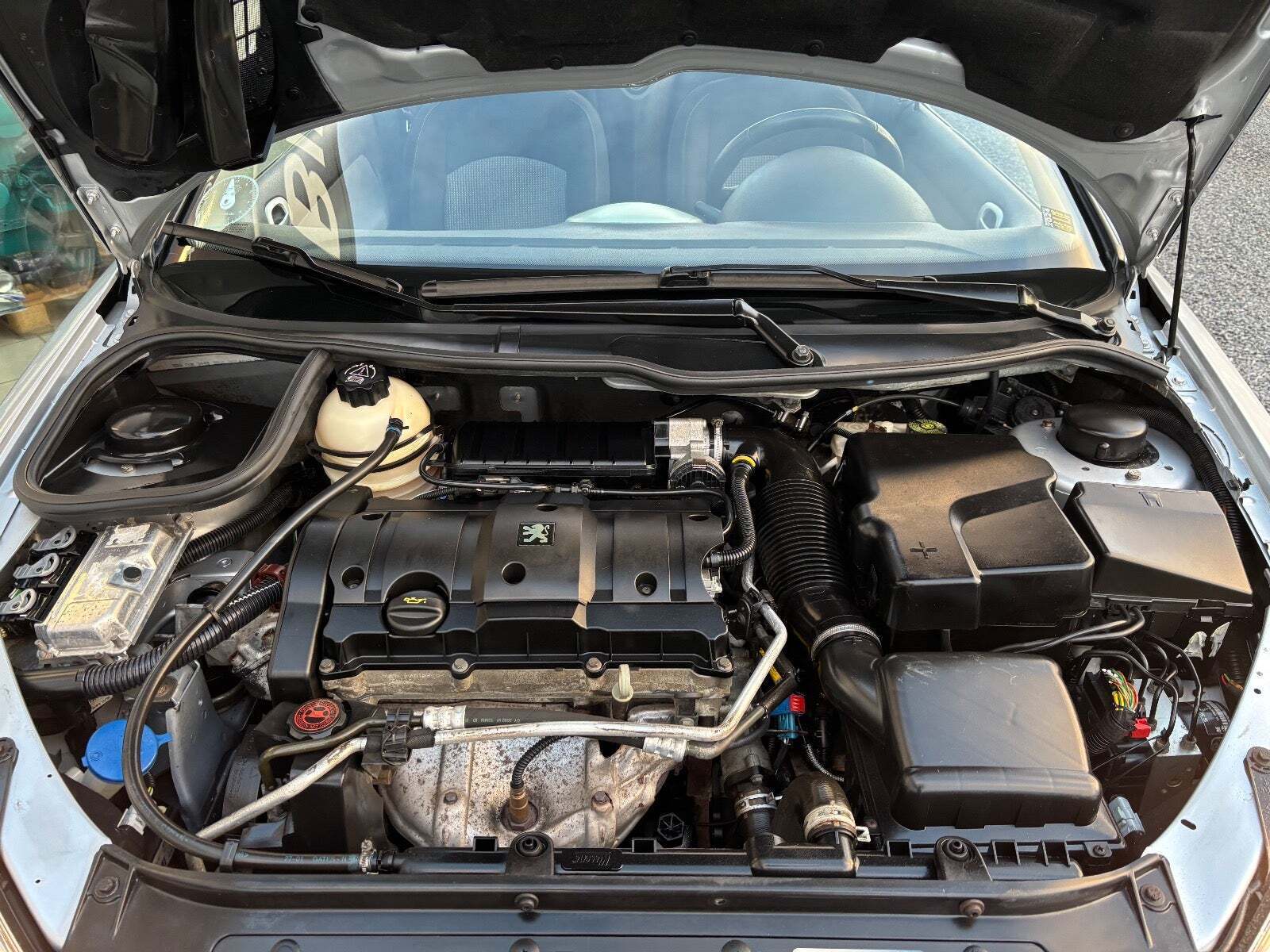 Sølv Peugeot 206 fra 2002