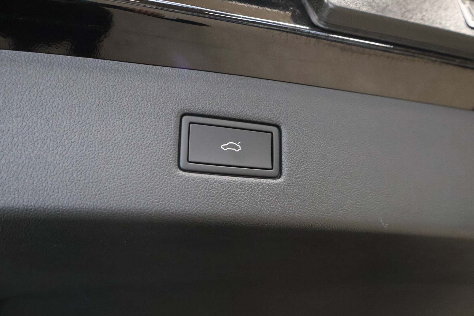 Sort Ford Explorer fra 2024