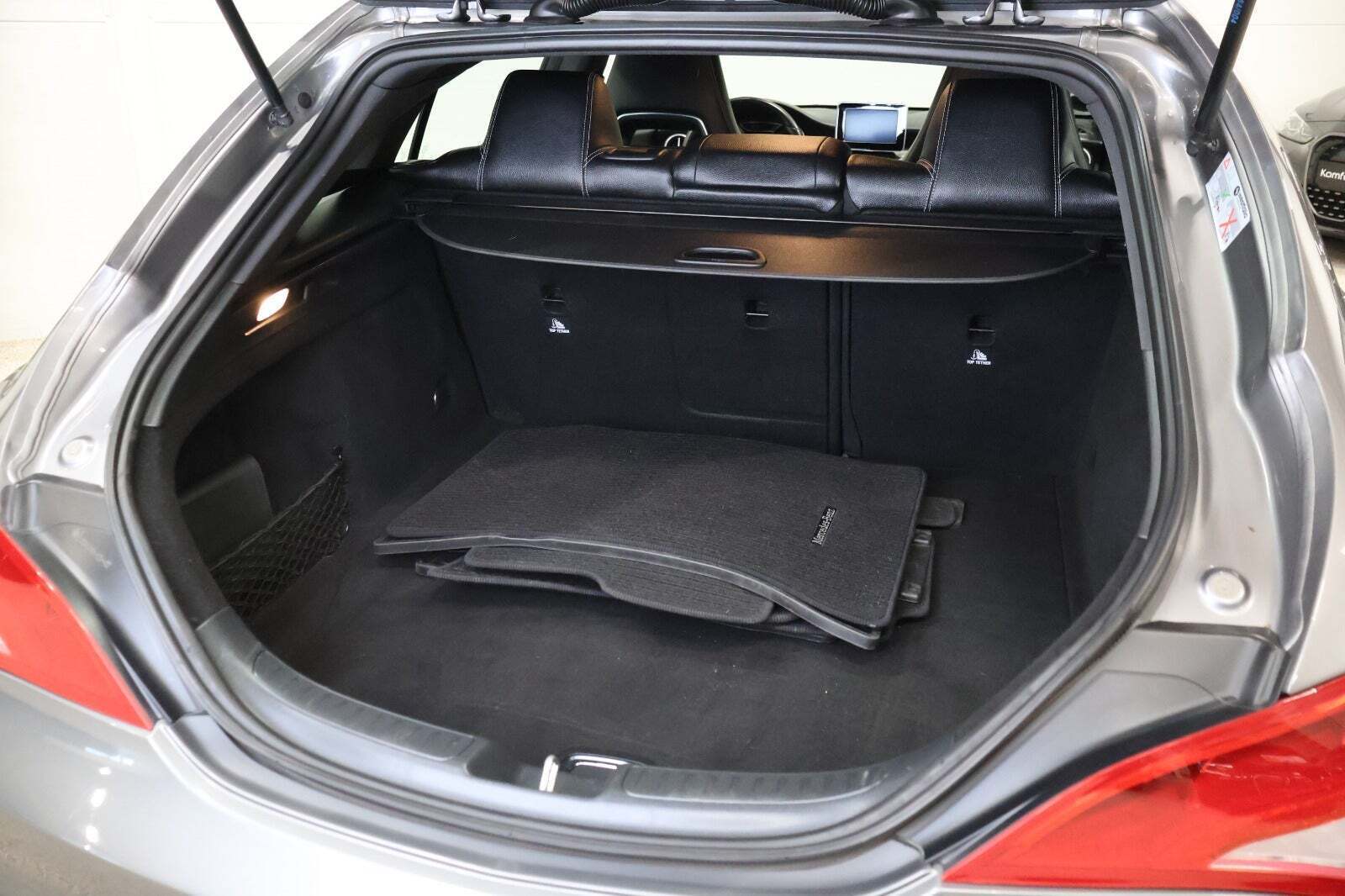 Grå Mercedes CLA200 d fra 2016