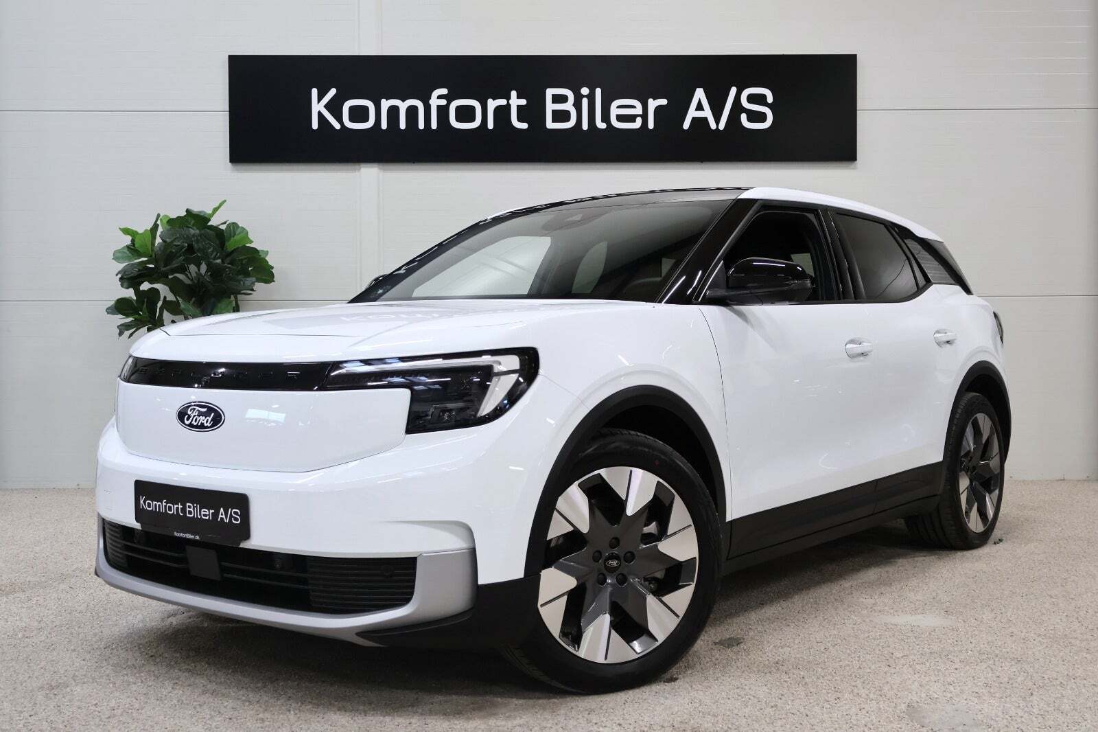 Ford Explorer 82 Premium Extended Range