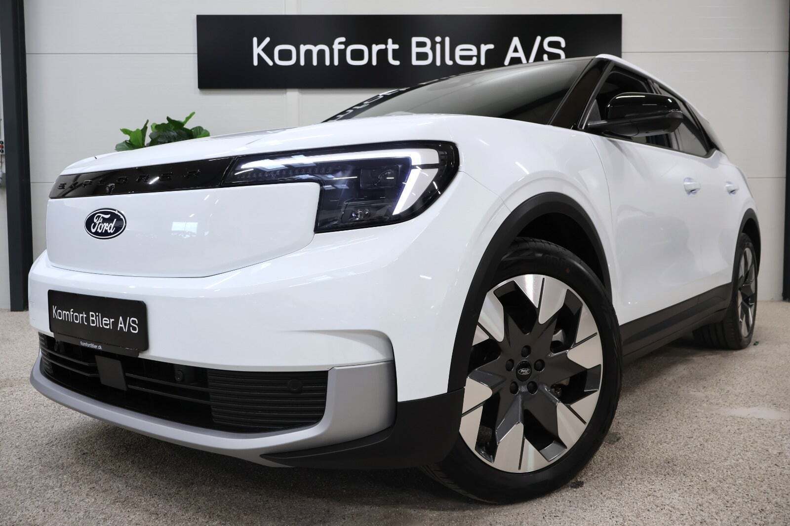 Ford Explorer 82 Premium Extended Range