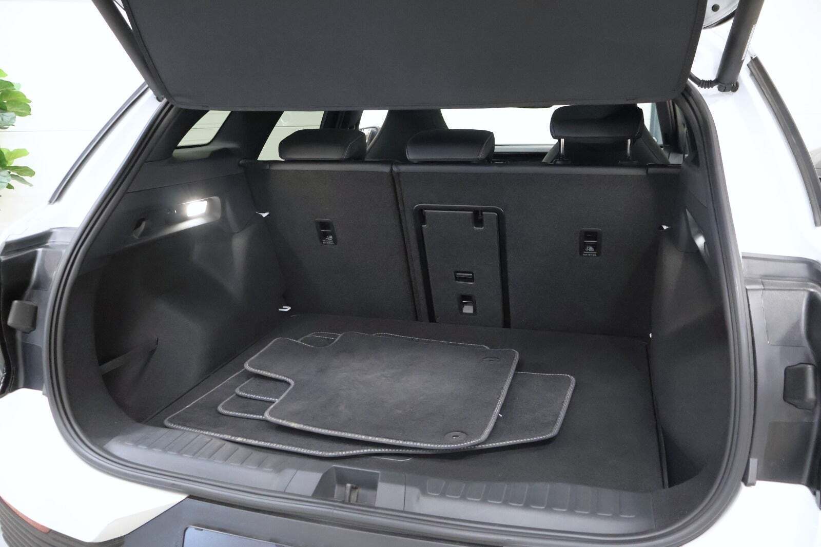 Hvid Ford Explorer fra 2024