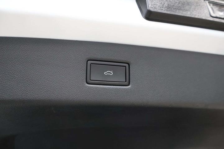 Hvid Ford Explorer fra 2024